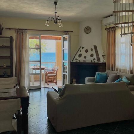 Kohyli Beachfront House Agia Pelagia Chlomou Extérieur photo