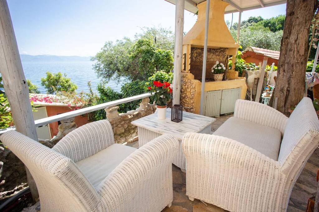 Kohyli Beachfront House Agia Pelagia Chlomou Extérieur photo
