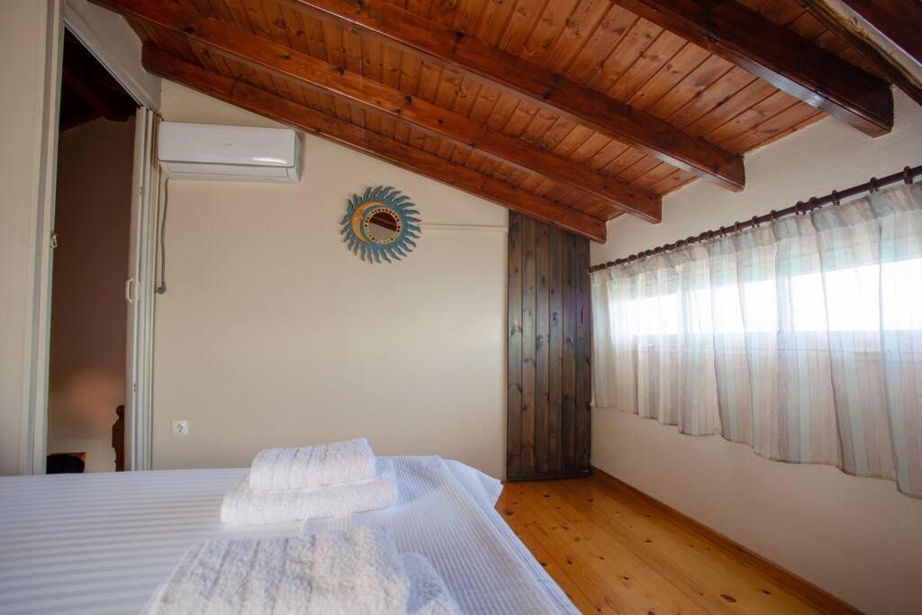 Kohyli Beachfront House Agia Pelagia Chlomou Extérieur photo