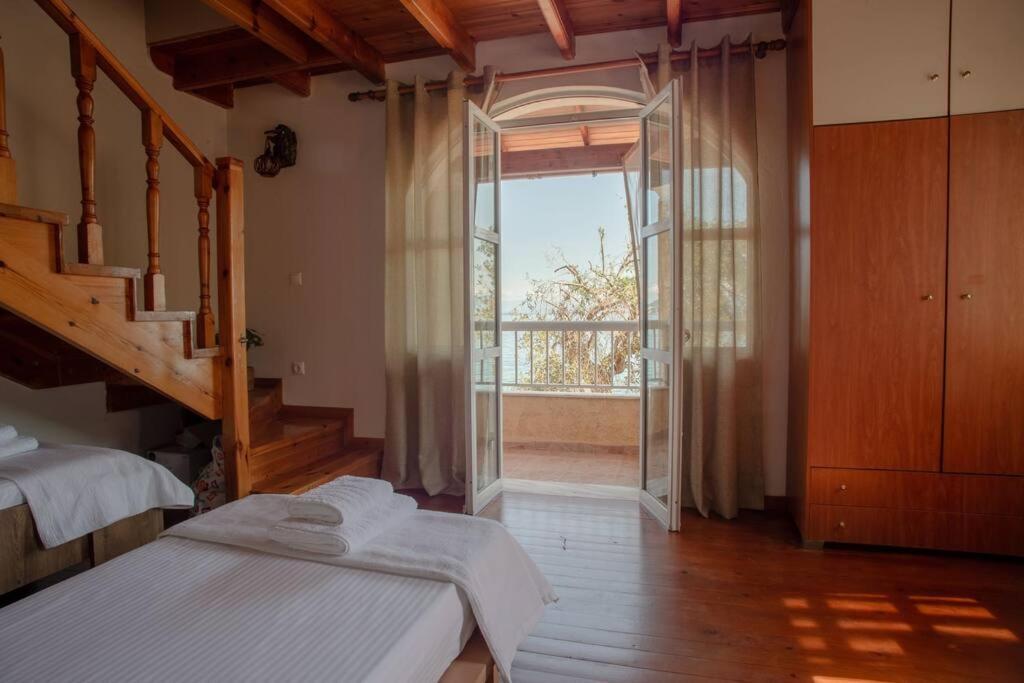 Kohyli Beachfront House Agia Pelagia Chlomou Extérieur photo