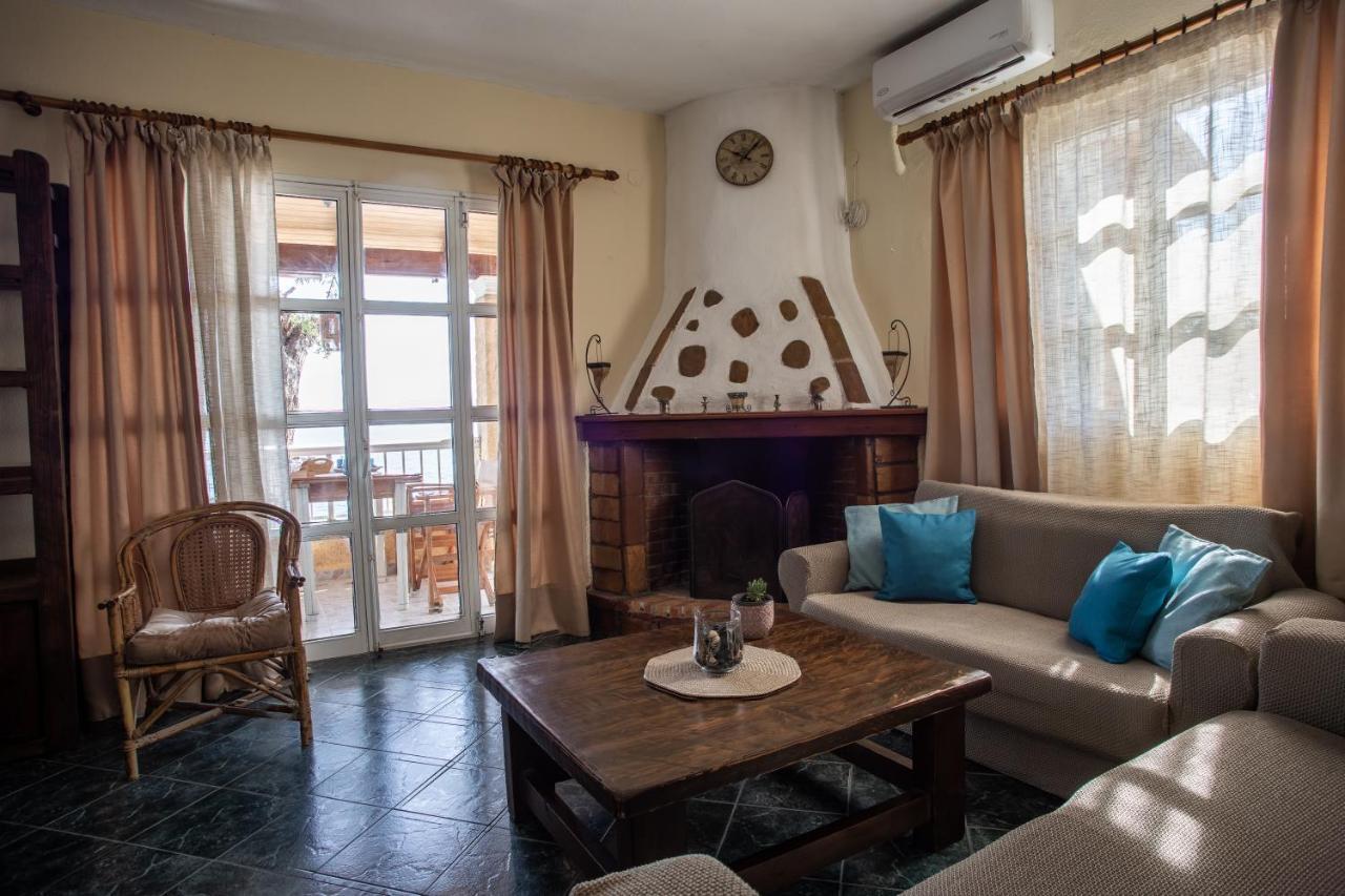 Kohyli Beachfront House Agia Pelagia Chlomou Extérieur photo