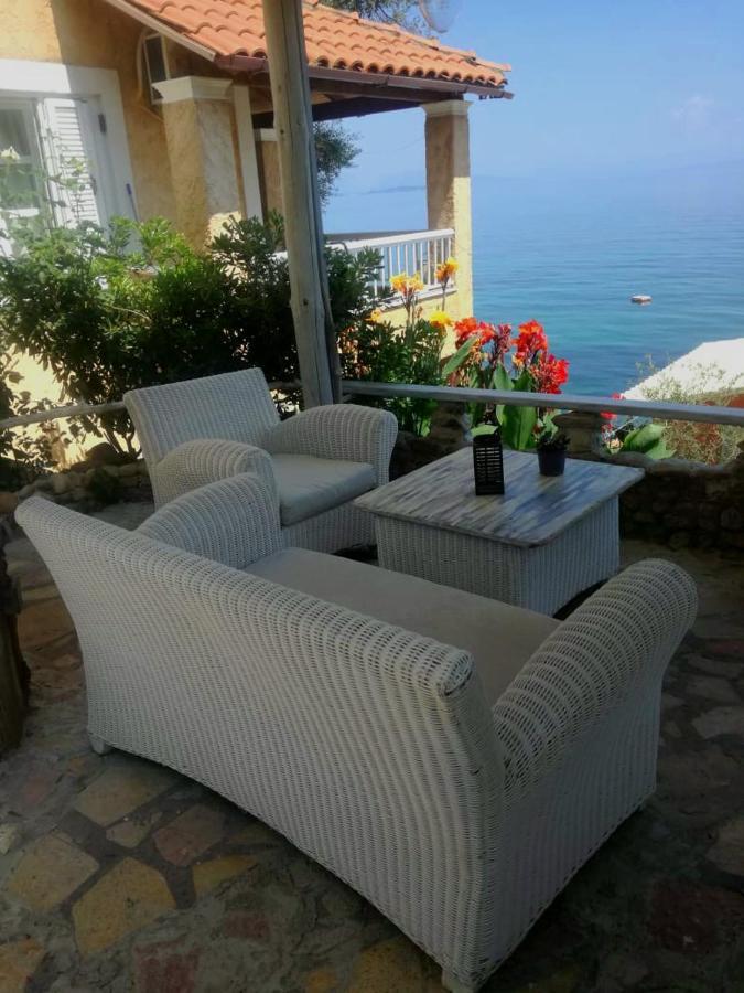 Kohyli Beachfront House Agia Pelagia Chlomou Extérieur photo