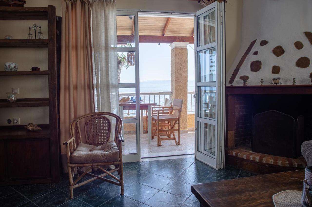Kohyli Beachfront House Agia Pelagia Chlomou Extérieur photo