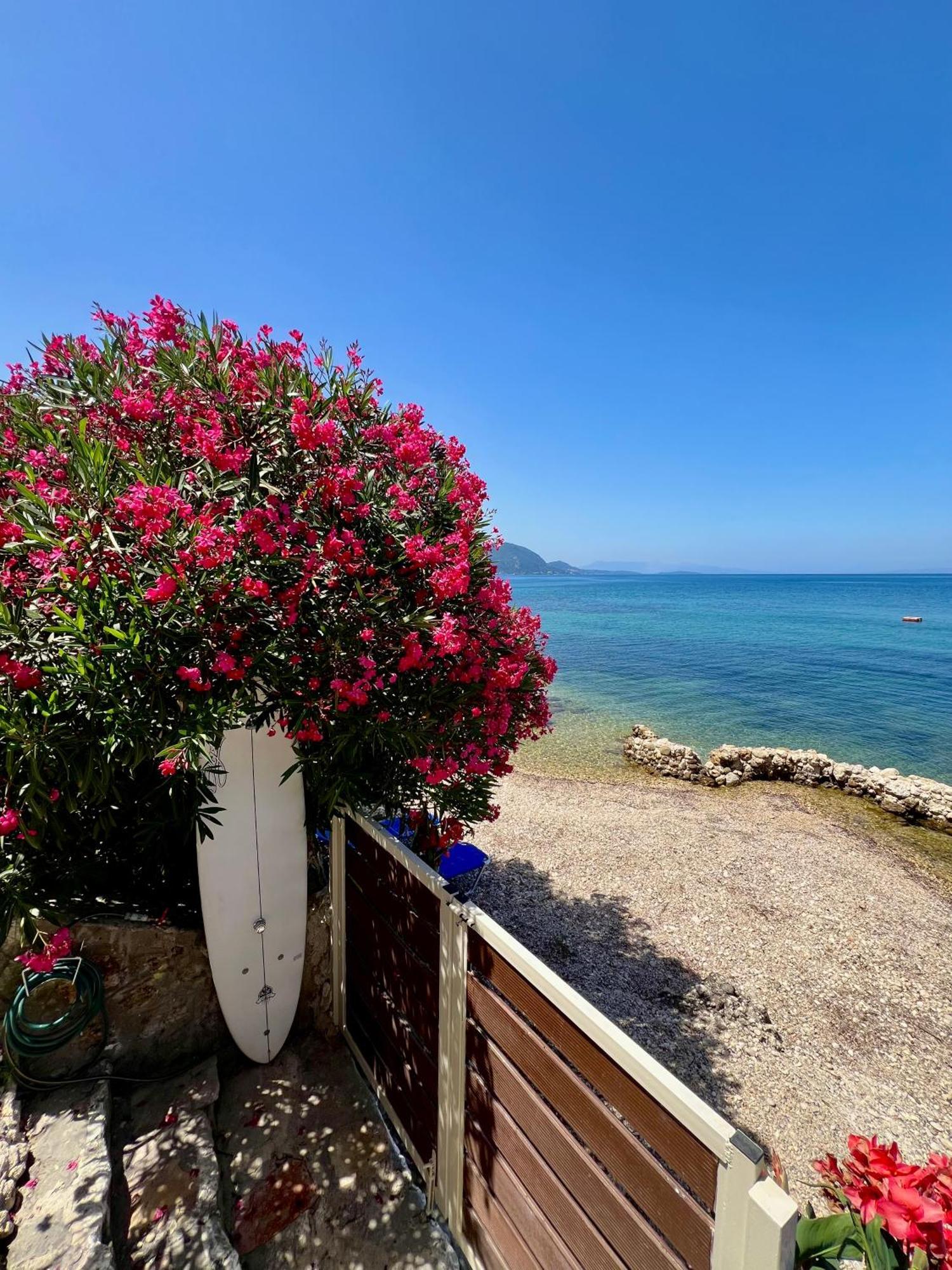 Kohyli Beachfront House Agia Pelagia Chlomou Extérieur photo