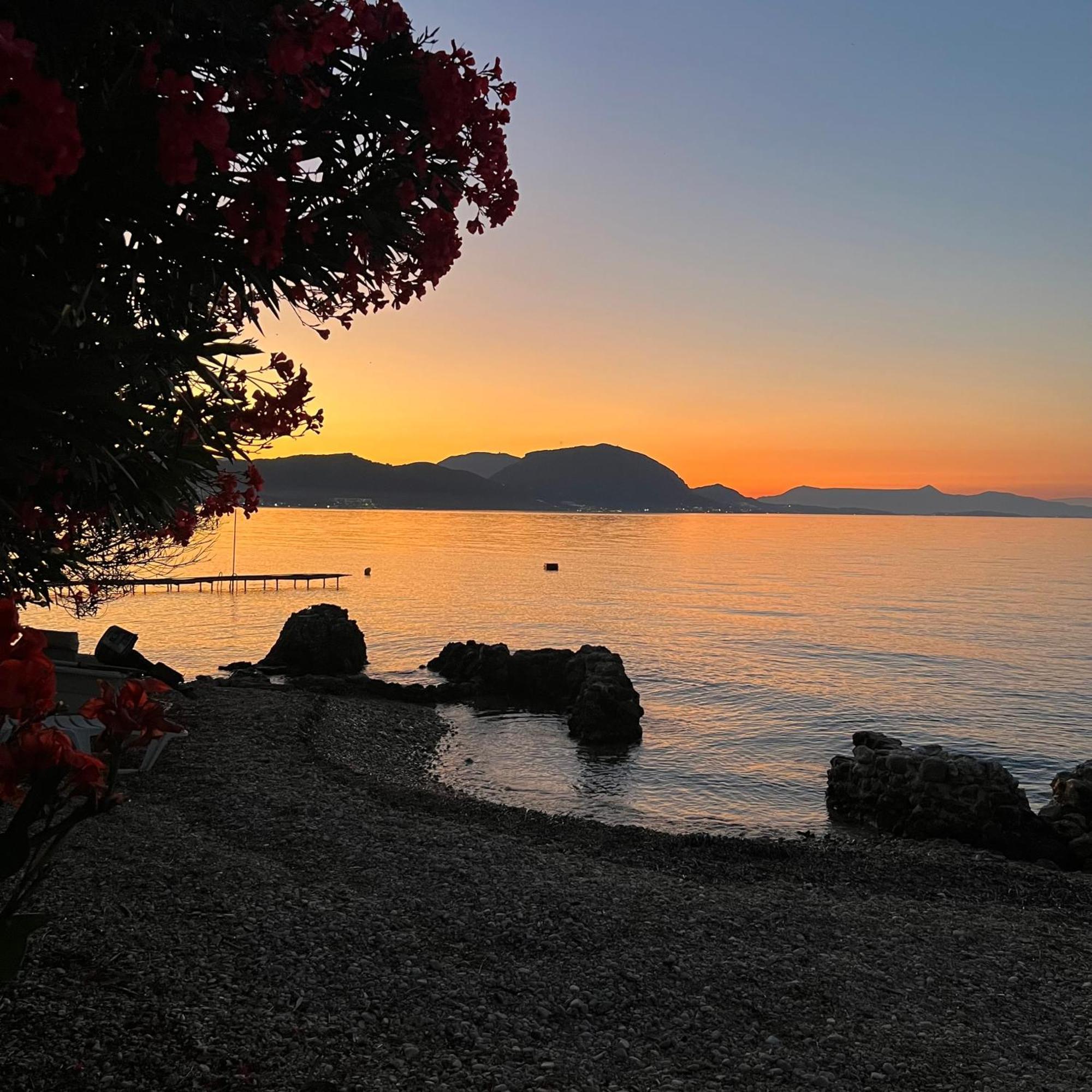 Kohyli Beachfront House Agia Pelagia Chlomou Extérieur photo