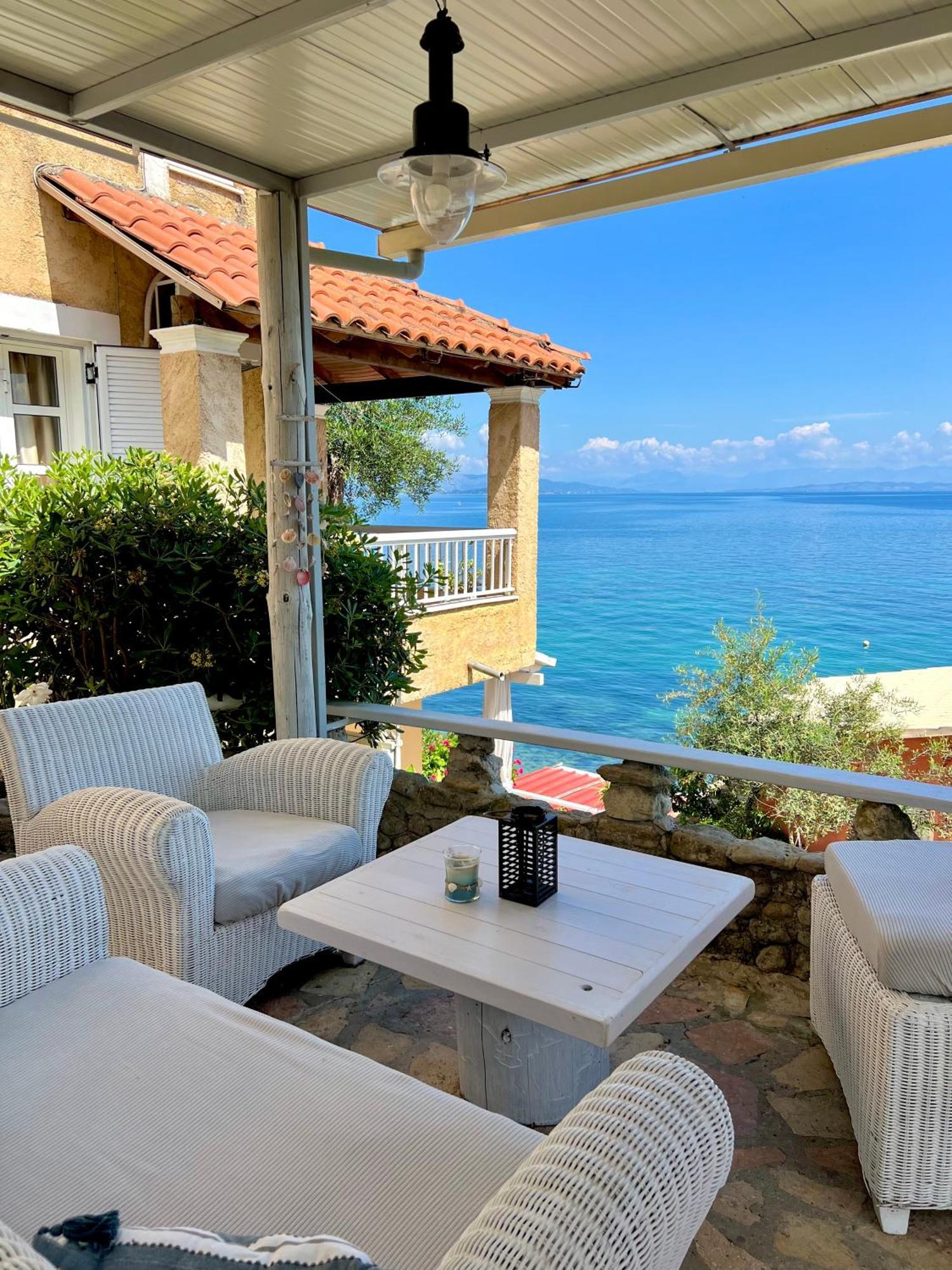 Kohyli Beachfront House Agia Pelagia Chlomou Extérieur photo