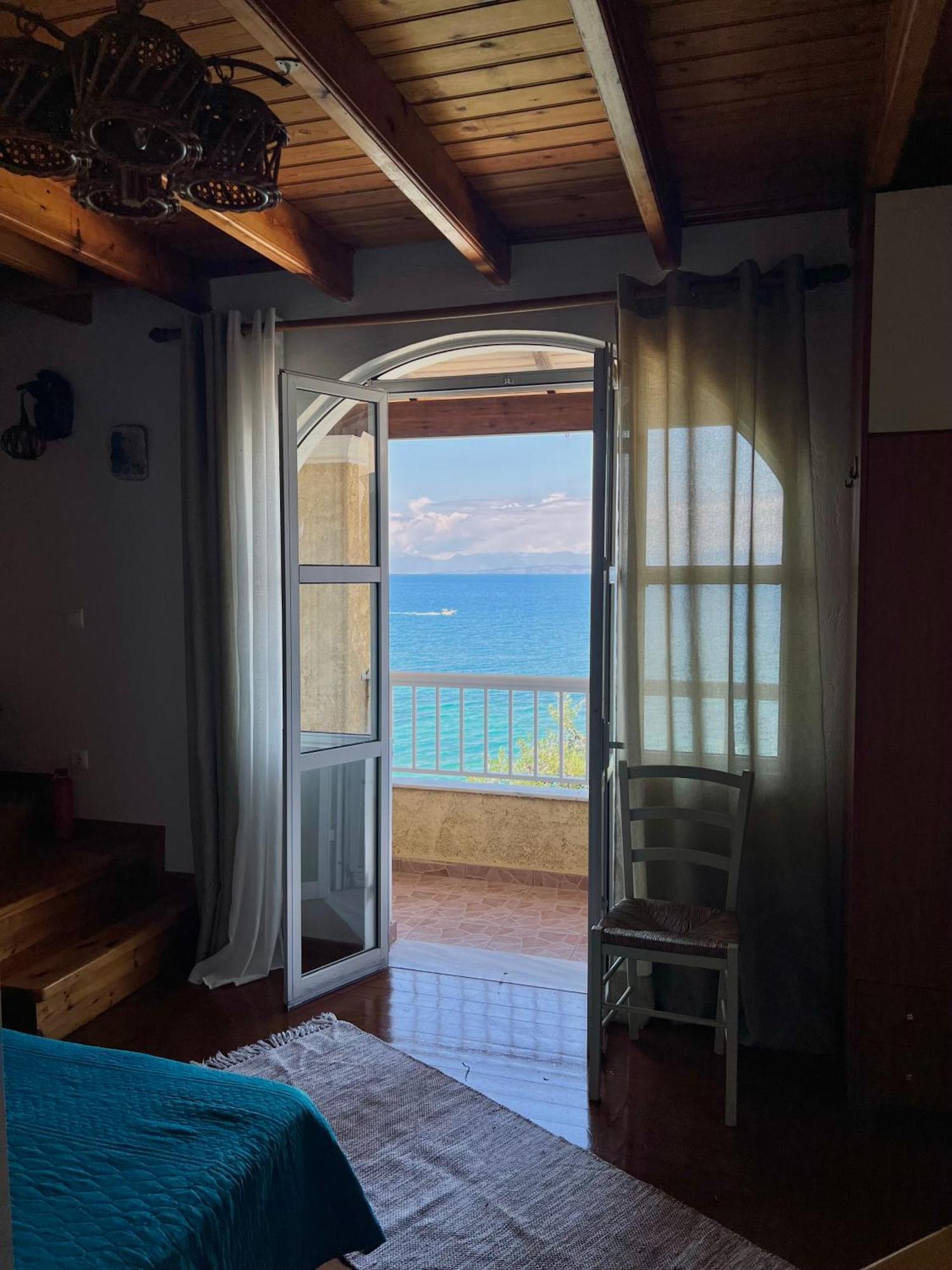 Kohyli Beachfront House Agia Pelagia Chlomou Extérieur photo
