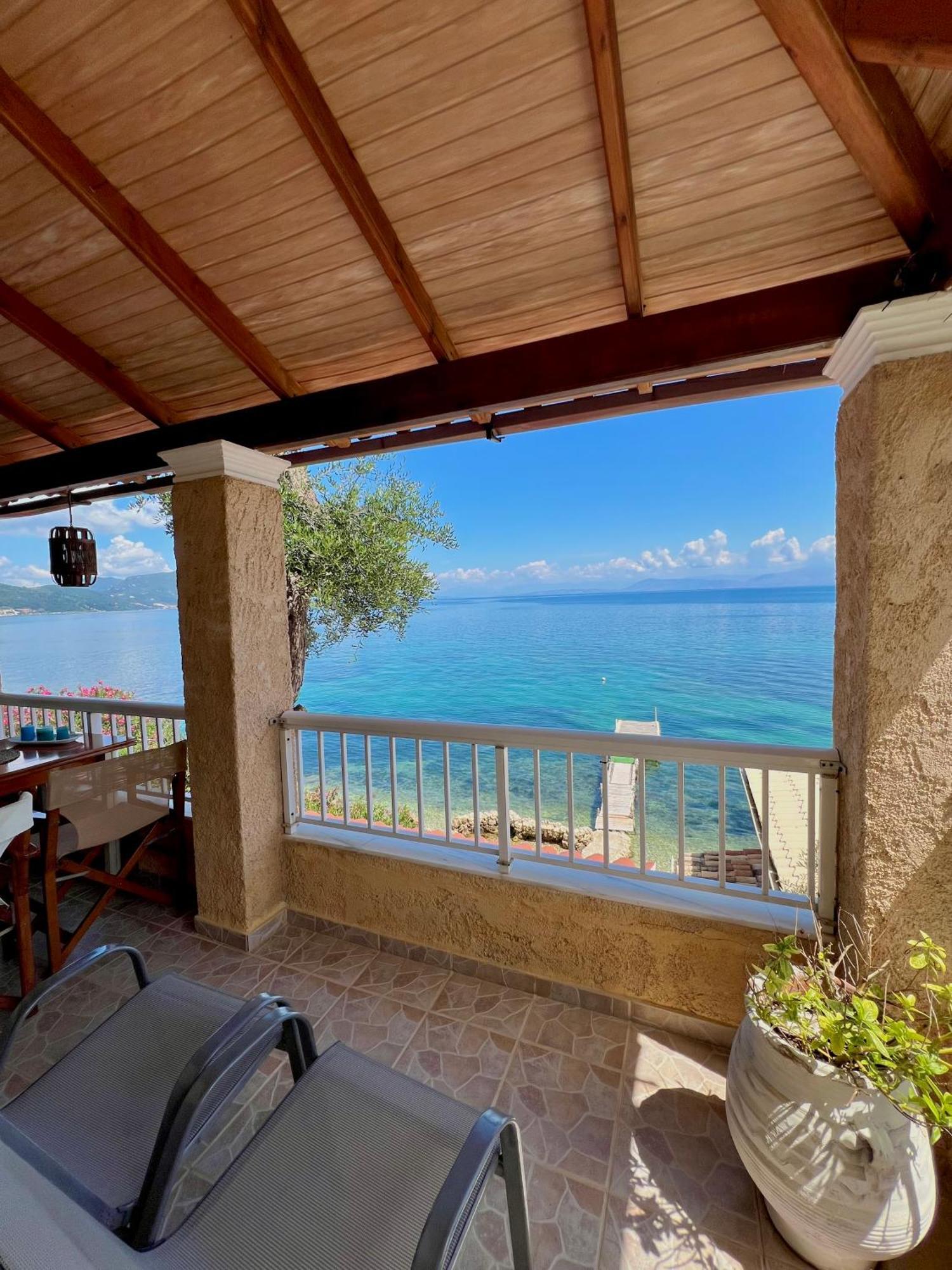 Kohyli Beachfront House Agia Pelagia Chlomou Extérieur photo