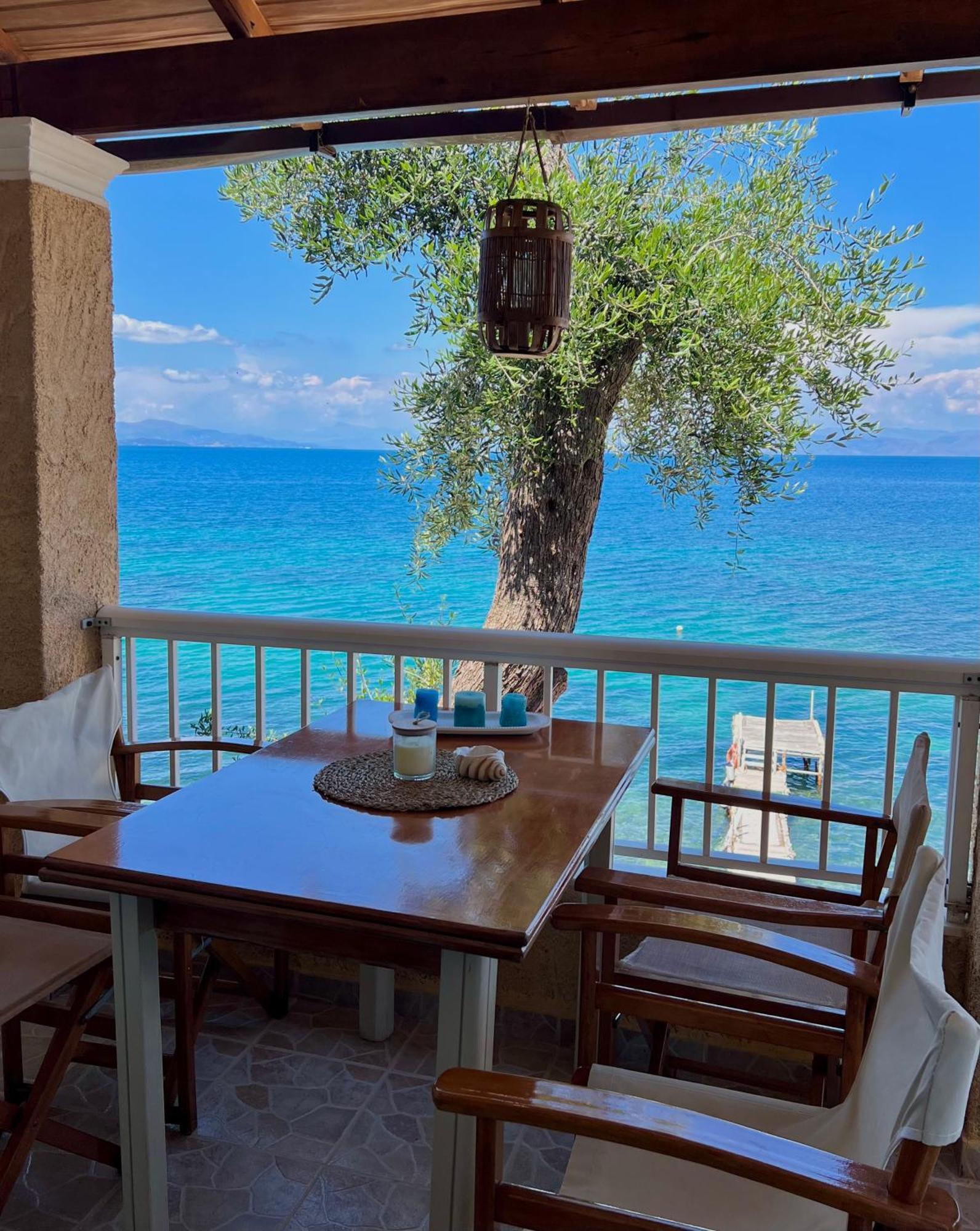 Kohyli Beachfront House Agia Pelagia Chlomou Extérieur photo